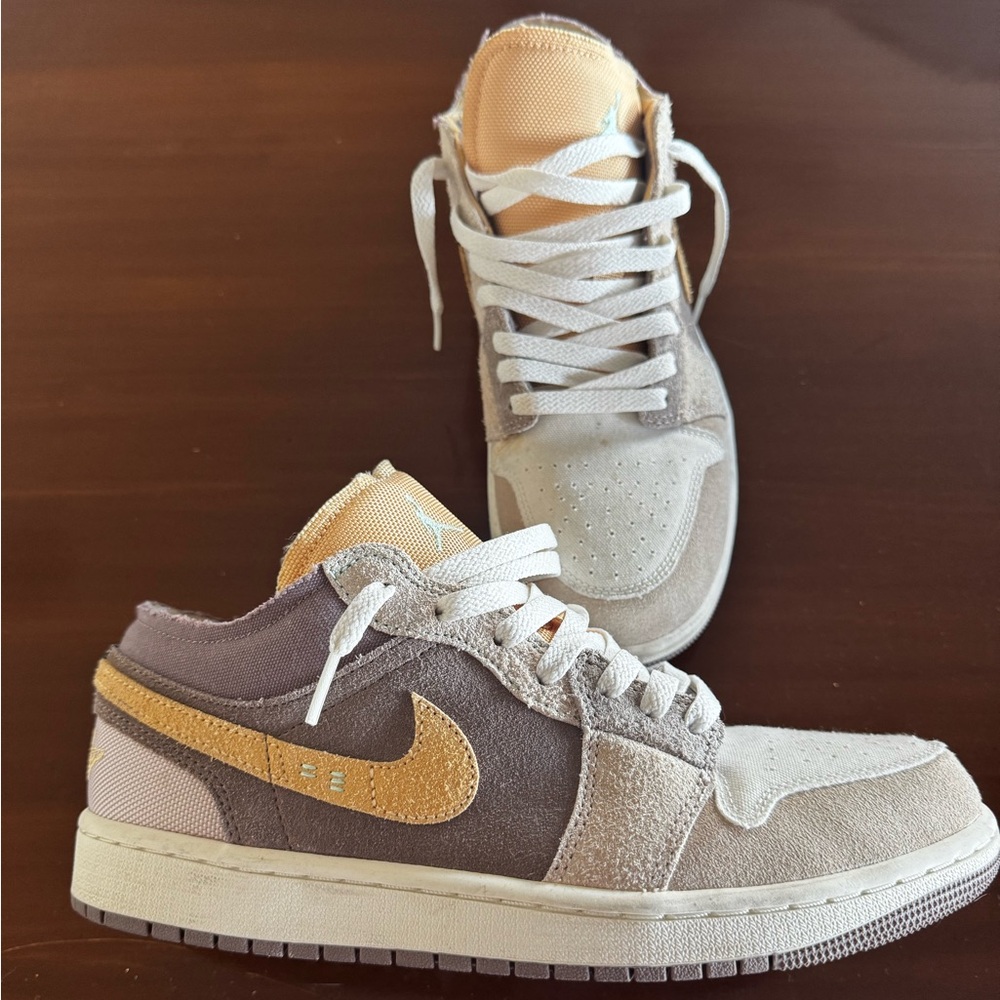 Jordan 1 Low SE